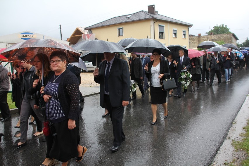 Pogrzeb księdza Józefa Szulika:Setki parafian żegnały byłego proboszcza z Rogoźnej [ZDJĘCIA]