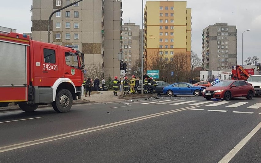 Około godz. 16.00 w czwartek, 14 lutego, ogromny korek...