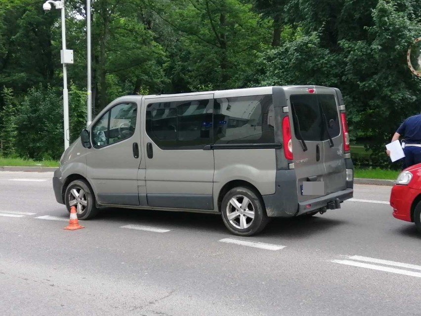 Zderzenie 3 samochodów na ul. Paderewskiego w Rzeszowie [ZDJĘCIA]