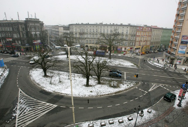 Budowa parkingu pod placem Zgody rozwiązałaby częściowo problem miejsc postojowych w centrum miasta.