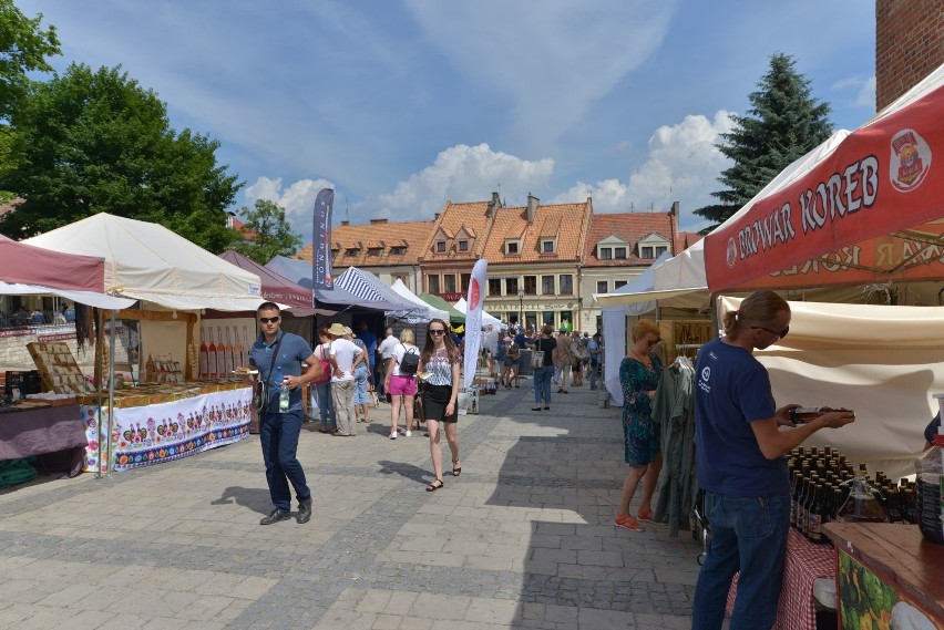 Rekordy na 8. edycji Festiwalu Czas Dobrego Sera i Wina w Sandomierzu. Każdego dnia było 10 tysięcy turystów! (ZDJĘCIA)
