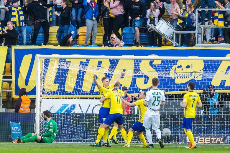 Lotto Ekstraklasa. Derby Trójmiasta zarezerwowane dla Lechii. Czwarta wygrana z rzędu nad Arką, Flavio Paixao z patentem na gole