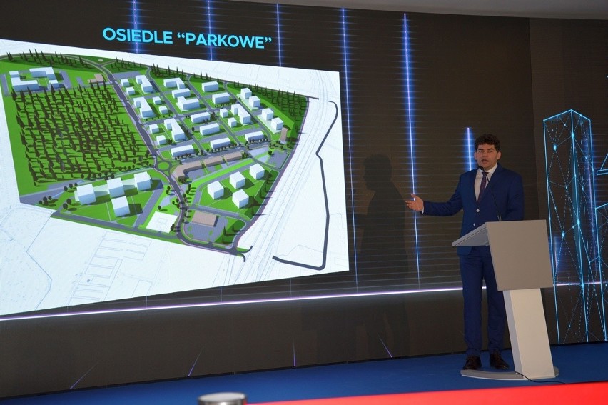 Prezydent Lucjusz Nadbereżny prezentuje wizualizację osiedla...
