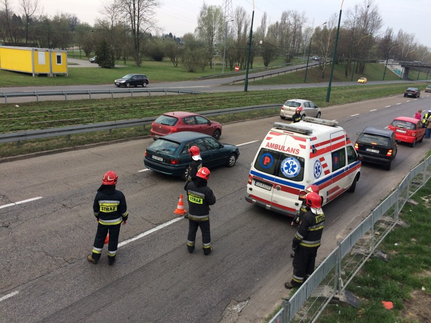Wypadek w Sosnowcu: Na przystanku samochód potrącił 17-latkę