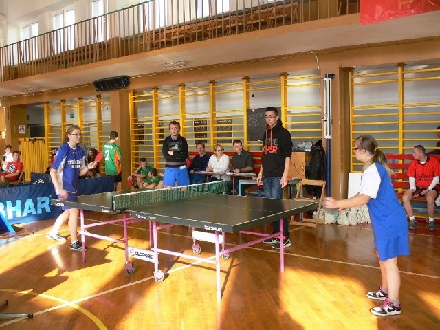 W mniejszej hali Ośrodka Sportu i Rekreacji na sześciu stołach rozegrano turniej tenisa stołowego, w ramach eliminacji wojewódzkich w grze pojedynczej i duecie.
