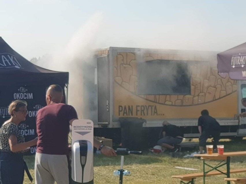 Wybuch i pożar w food trucku w Grudziądzu. Jedna osoba...