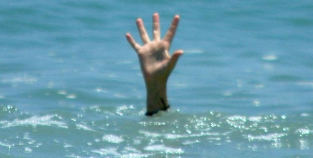 Z relacji plażowicza wynikało, że podczas kąpieli nastolatek zanurkował i już nie wypłynął.