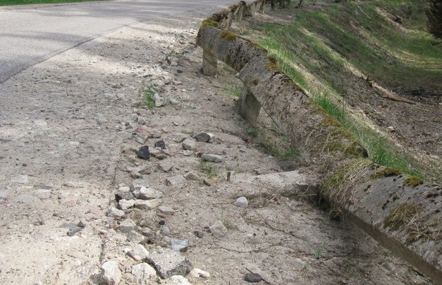 Droga Miastko-Trzcinno nie będzie remontowana, ale w samym Trzcinnie powstanie chodnik