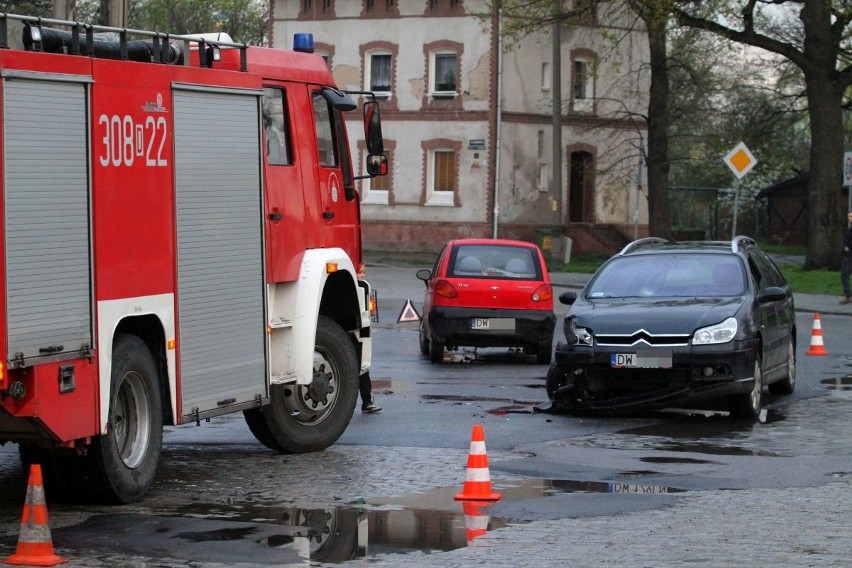 Wypadek na Osobowickiej. Sprawca pijany. Dwoje dzieci w szpitalu