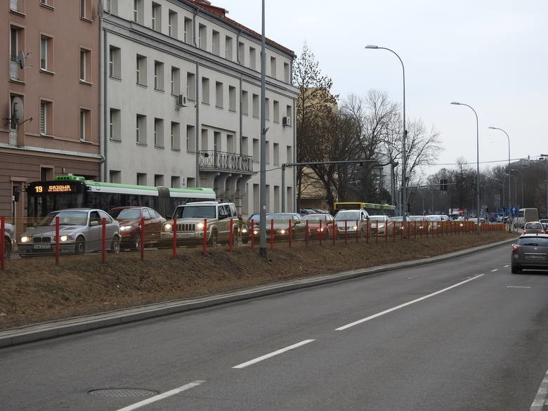 Gigantyczny korek na ul. Mickiewicza spowodowany awarią...