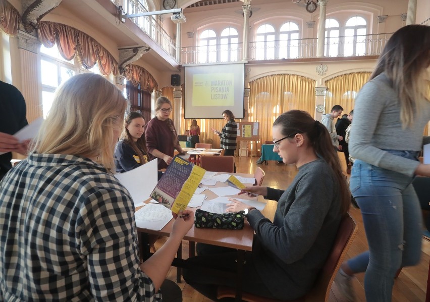 Uczniowie ZS nr 8 wzięli udział w Maratonie Pisania Listów z Amnesty International 2019 w Szczecinie [ZDJĘCIA]