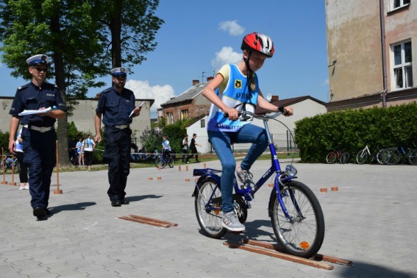 Turniej bezpieczeństwa w ruchu drogowym przeprowadzono na obiekcie sportowym włoszczowskiej „jedynki”.