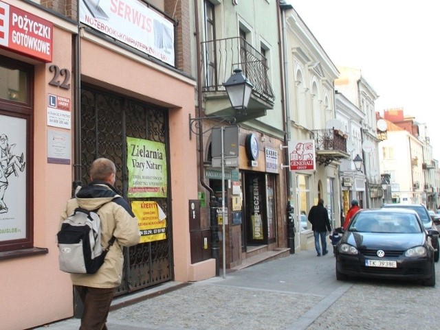 We wtorek w samo południe na ulicy Dużej w centrum Kielc doszło do zuchwałego napadu na punkt pożyczkowy