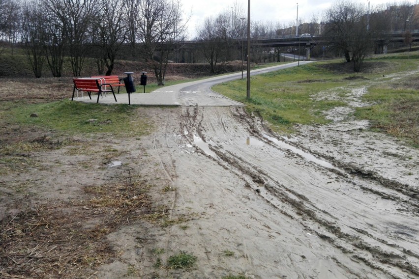 Ścieżka rowerowa przy ul. Jana Pawła II w Lublinie jest i… znika. Niespodzianka dla lubelskich rowerzystów