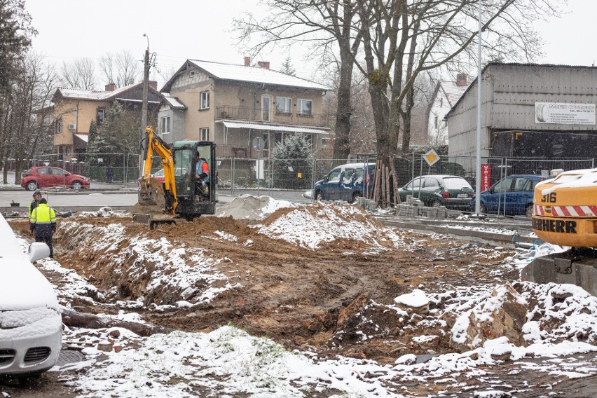 - Tworzymy w tym miejscu teren zielony z fontanną i...