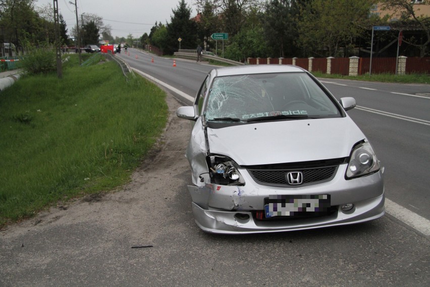 Tragiczny wypadek w Stalach koło Tarnobrzega. Rowerzystka jechała do kościoła, zginęła potrącona przez samochód (zdjęcia)