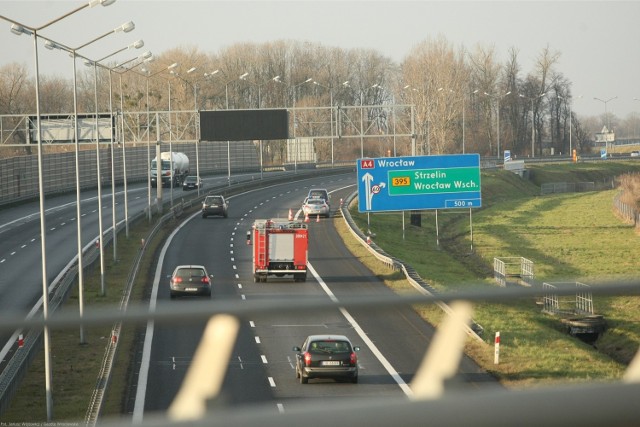 Wiadukt nad autostradą A4 w pobliżu punktu poboru opłat - zdjęcie ilustracyjne