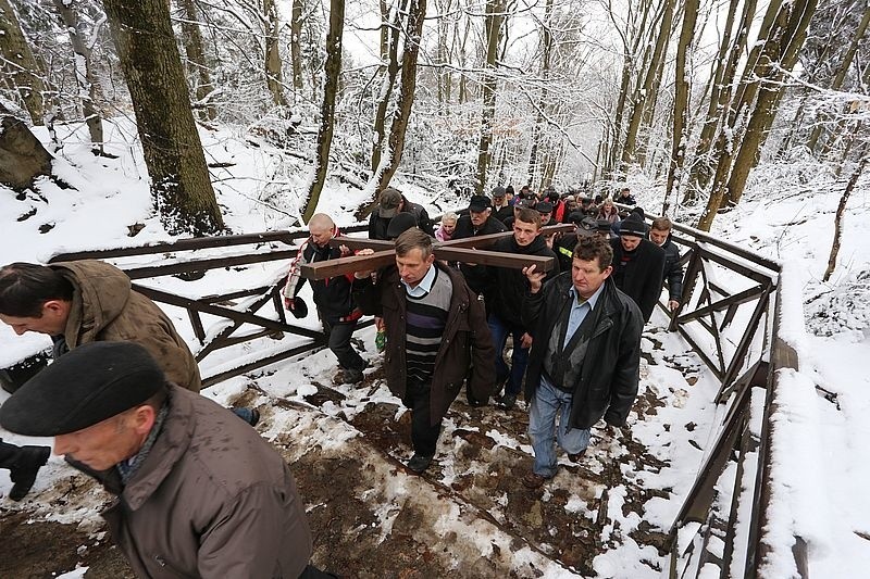 Droga Krzyżowa z Nowej Słupi na Święty Krzyż