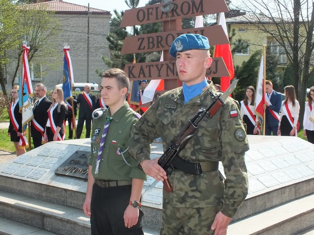 Wartę honorową przy Krzyżu Katyńskim sprawowali między innymi żołnierze z kieleckiej Bukówki
