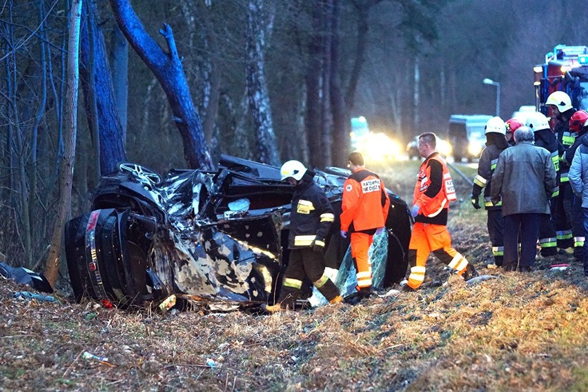 Poważny wypadek pod Dziwnowem. Ranny 22-latek