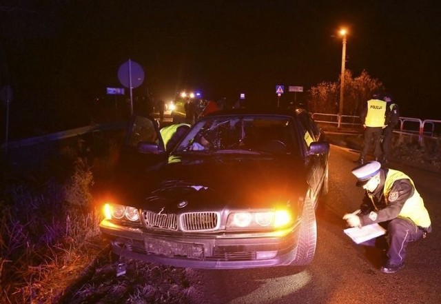 Do zdarzenia doszło w piątek na przejściu dla pieszych w miejscowości Janowo (woj. warmińsko-mazurskie). 23-latek, który jechał BMW 7 potrącił 39-letnią mieszkankę tej miejscowości.