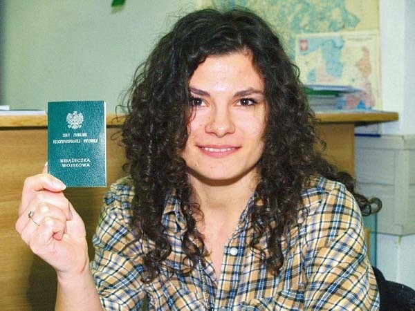 Magdalena Zielińska, ubiegłoroczna maturzystka z Koszalina, została już zarejestrowana w Wojskowej Komendzie Uzupełnień. Chce zostać zawodowym oficerem. Jedzie się szkolić do Wrocławia. 