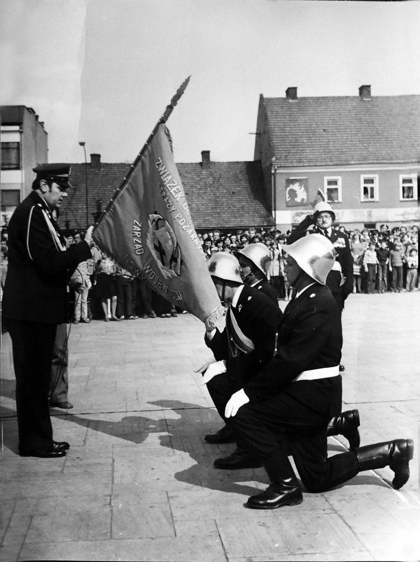 40 lat temu swój "wojewódzki" sztandar dostały nowosądeckie OSP [ZDJĘCIA]