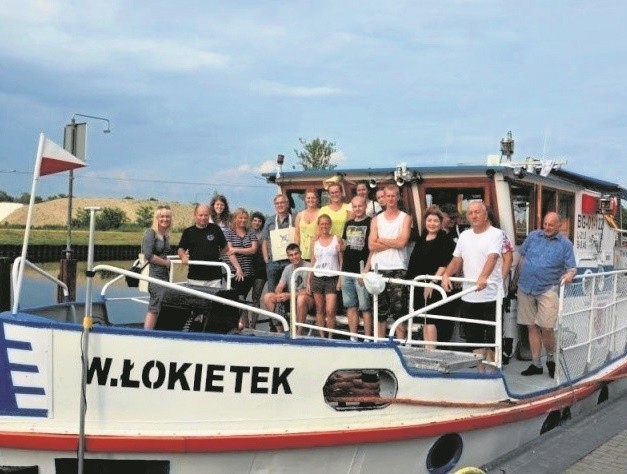 Statek szkolny "Władysław Łokietek" w drodze do Berlina. Studencka załoga zmienia się na trasie.