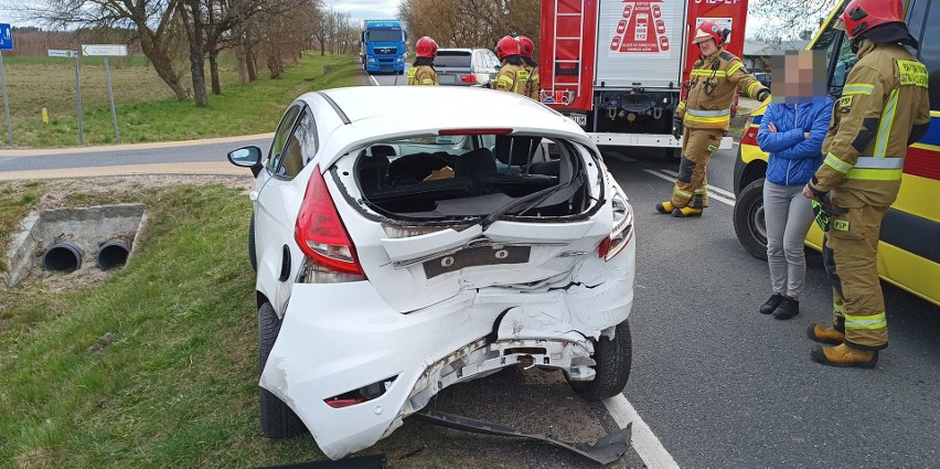 Wypadek na DK 21 koło Łosina. Kobieta trafiła do szpitala