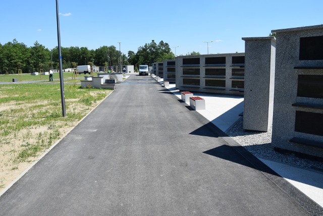 Cmentarz w Kędzierzynie-Koźlu już gotowy. Na nowej nekropolii znajduje się kilkaset miejsc grzebalnych, grobowce i kolumbaria