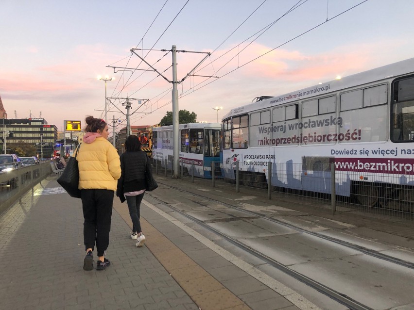 Potrącenie rowerzysty przez tramwaj we Wrocławiu 10.10.2021