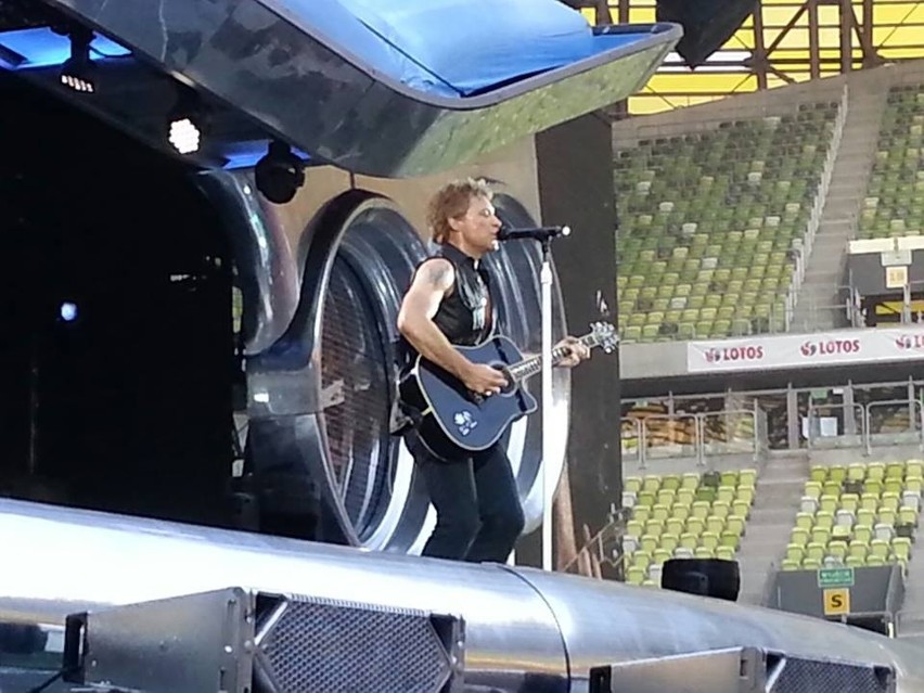 Koncert Bon Jovi na PGE Arenie Gdańsk za nami. Były flagi, koszulki i... oświadczyny ZDJĘCIA, WIDEO