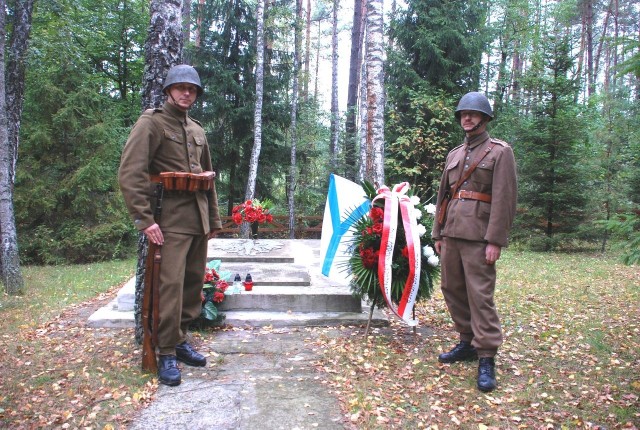 Co roku członkowie Grupy Rekonstrukcji Historycznej – Grupa Operacyjna „Śląsk” odwiedzają miejsca pamięci i pochówku żołnierzy z jednostek wchodzących w skład Grupy Operacyjnej „Śląsk”