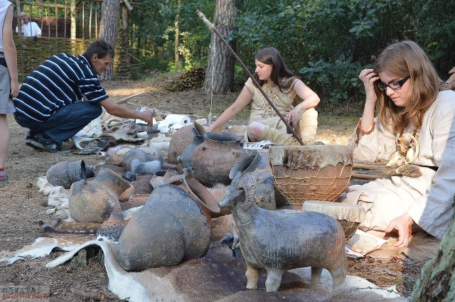 W Wietrzychowicach odbywaja się festyny archeologiczne.