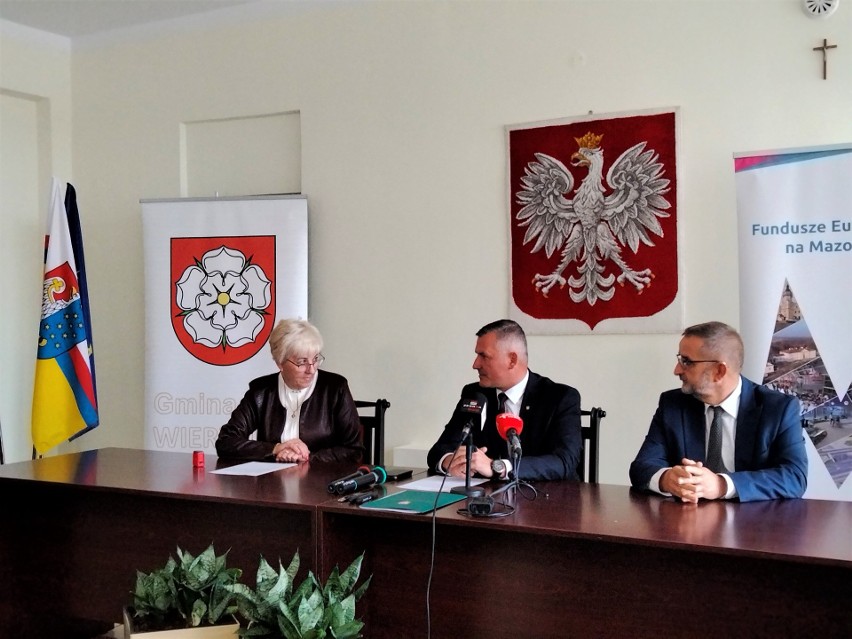 Podpisanie umowy na dofinansowanie inwestycji w Wierzbicy.