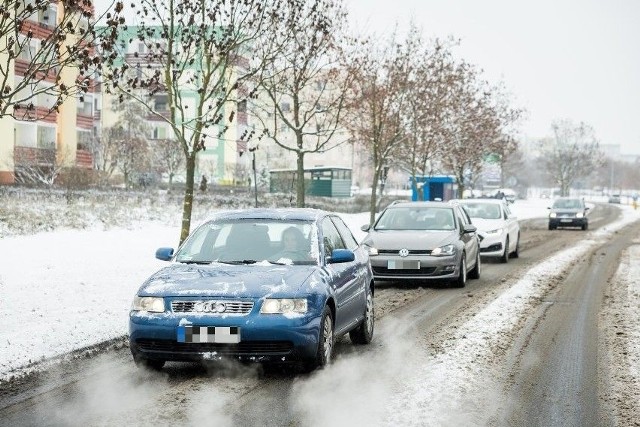 W Bydgoszczy w nocy z piątku na sobotę ulicami miasta jeździło 11 solarek. Służby drogowe zapewniają, że monitorują sytuację.