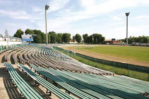 Stadion Stali Rzeszów wybudowany w 1955 roku przez 38 lat należał do WSK Rzeszów. Od 1993 roku do wczoraj jego właścicielem był klub.