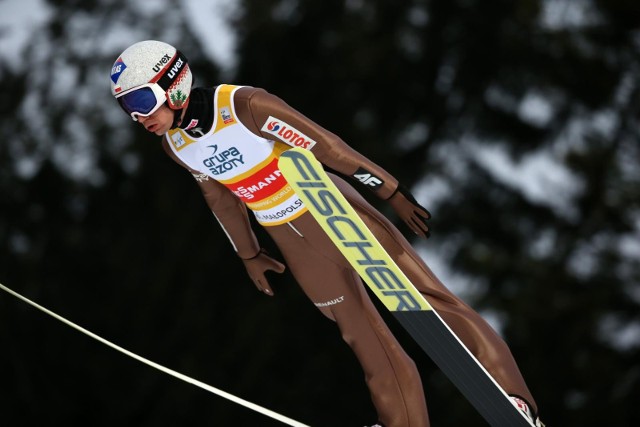 Kamil Stoch błysnął formą w sobotnim konkursie w Val di Fiemme. Czy w niedzielę będzie w stanie nawiązać rywalizację z Ryoyu Kobayashim?