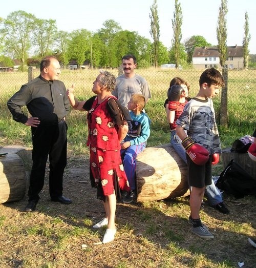 Podczas naszej wizyty w Czarnogłowach zebrało się kilkudziesięciu mieszkańców, którzy stanęli w obronie księdza.