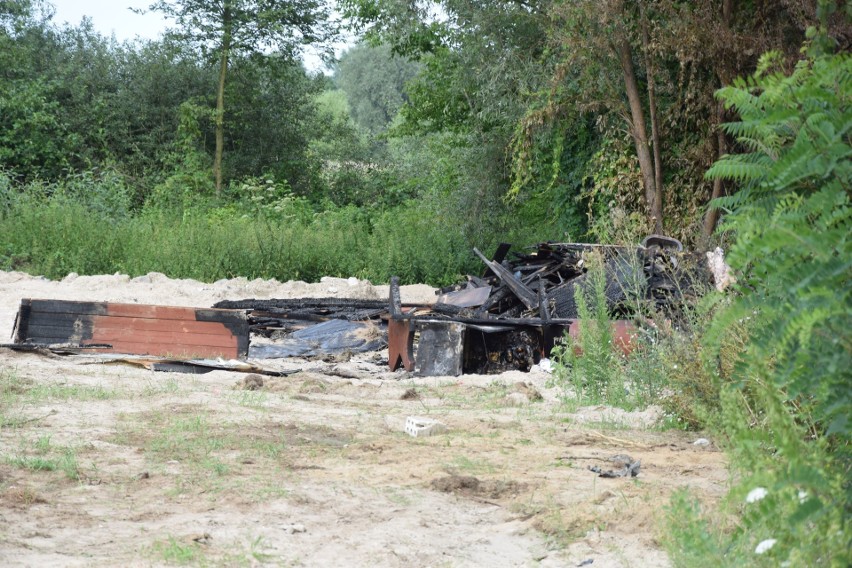 Tragedia w Wilczkowicach Dolnych. W pożarze zginęła babcia z malutkimi wnukami. Sprawę bada policja