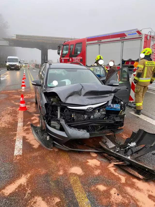 DK7 Gaj zderzenie dwóch samochodów osobowych.