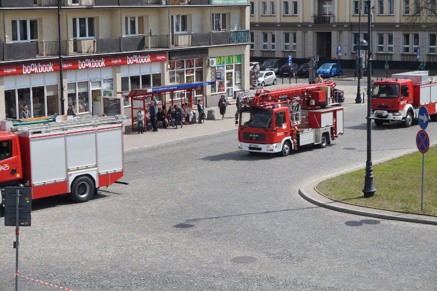 Dzień Strażaka 2016 w Białymstoku. Kolumna wozów straży...