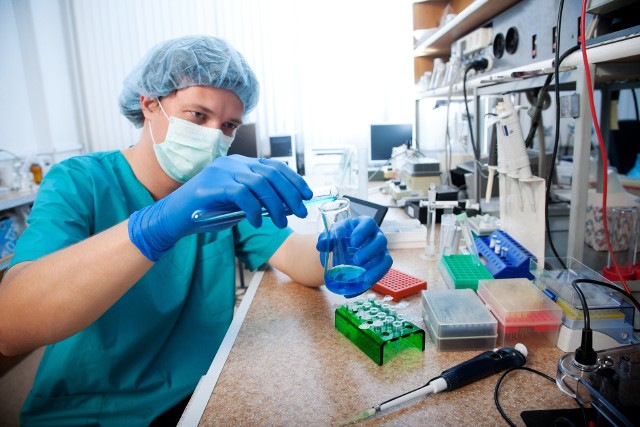 Również w prywatnych laboratoriach zaczyna się też poważny problem ze środkami do dezynfekcji, rękawiczkami, maseczkami