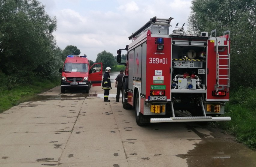 Koniec akcji w Baranowie Sandomierskim i Siedleszczanach - poszukiwany wędkarz nie wpadł do wody. Był... w domu