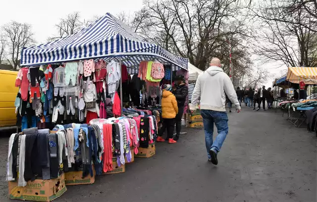 Tak było 20 lutego na inowrocławskiej giełdzie-bazarze w sąsiedztwie hali widowiskowo-sportowej