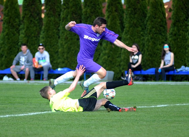 LKS Skołyszyn (niebieskie stroje) - Sanbud Długie 3:0 (2:0).