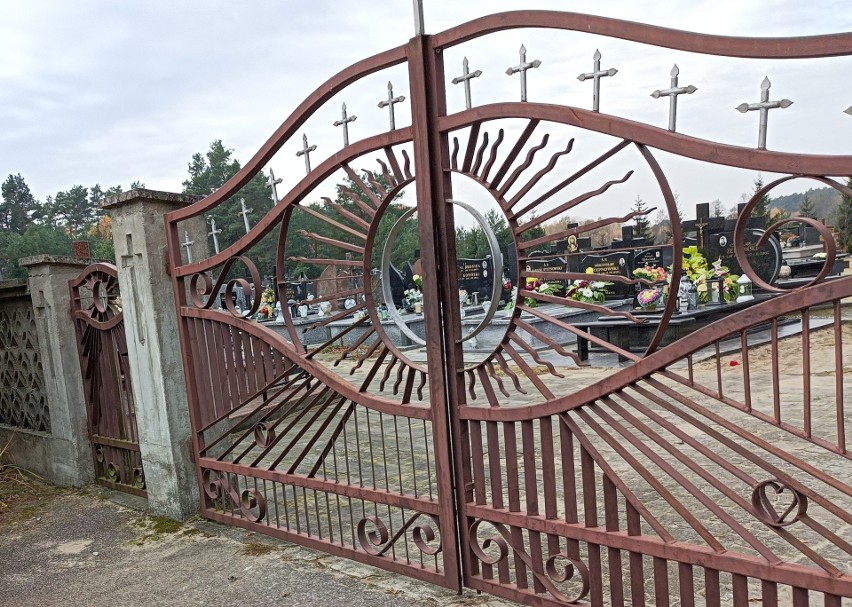 Cmentarz w Olszewie-Borkach tuż przed Dniem Wszystkich Świętych. Zdjęcia nekropolii