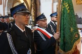 Strażacy z gminy Koprzywnica obchodzili Dzień Świętego Floriana. Była uroczysta msza z udziałem druhów i zaproszonych gości. Zobacz zdjęcia