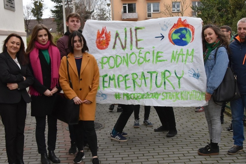 Uczniowie z Grodkowa protestowali przeciw zmianom klimatycznym