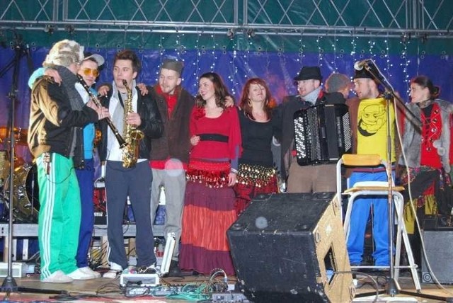 Grupa PropaBanda East Colective witała nowy rok razem z mieszkańcami Ostrowca.